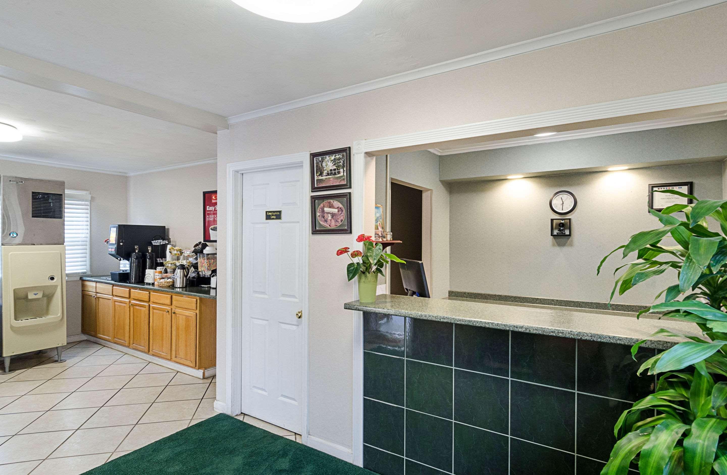 Econo Lodge Sturbridge Route 20 Extérieur photo
