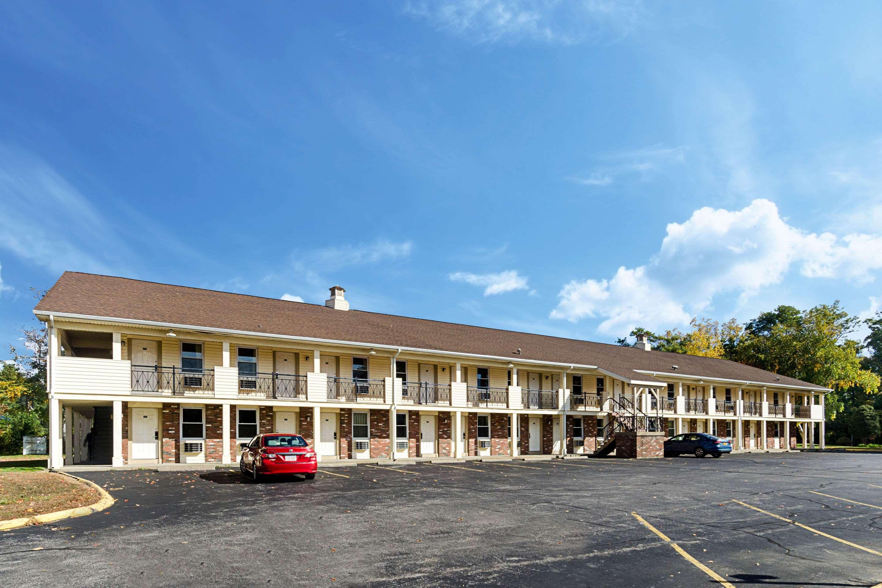 Econo Lodge Sturbridge Route 20 Extérieur photo