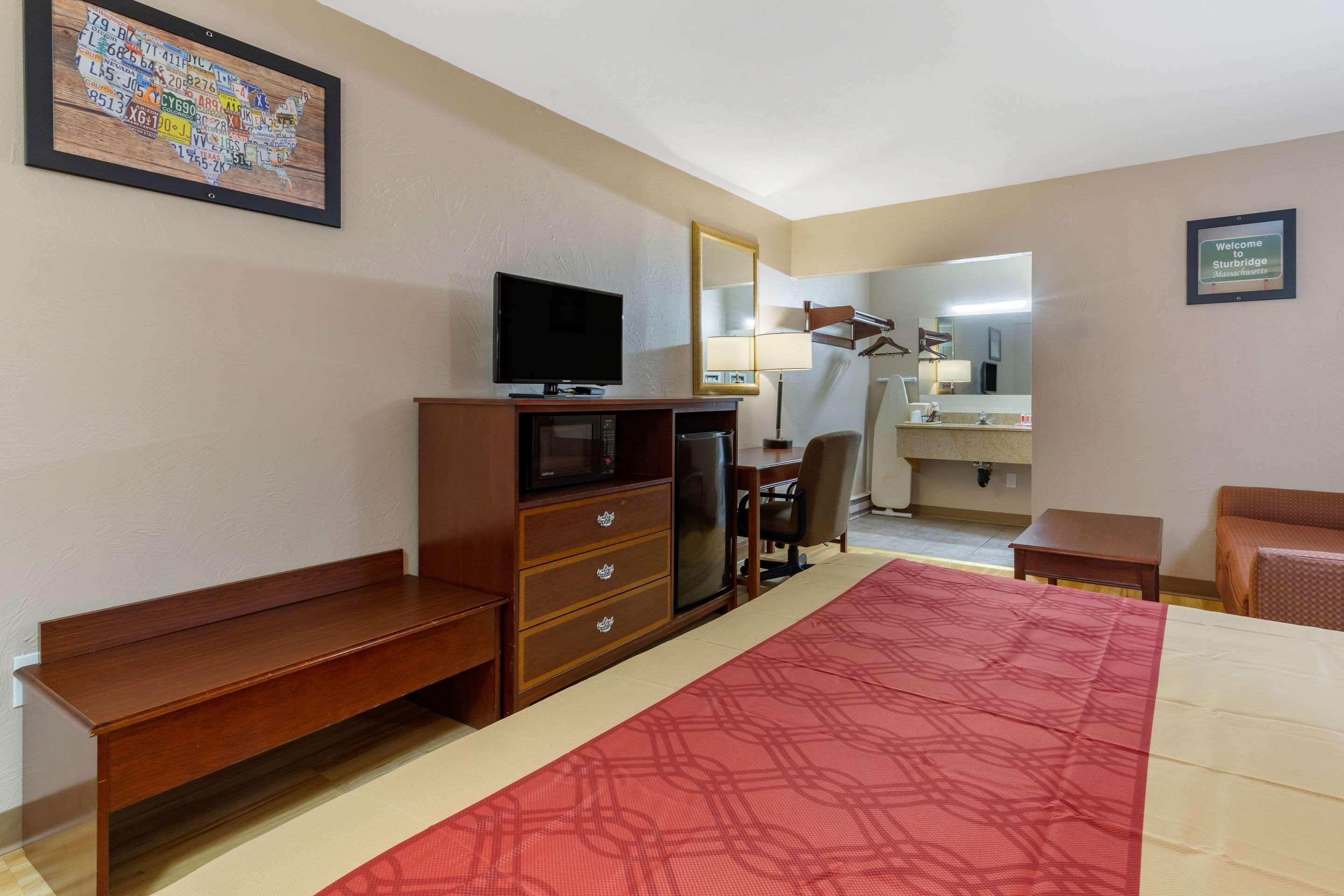 Econo Lodge Sturbridge Route 20 Extérieur photo