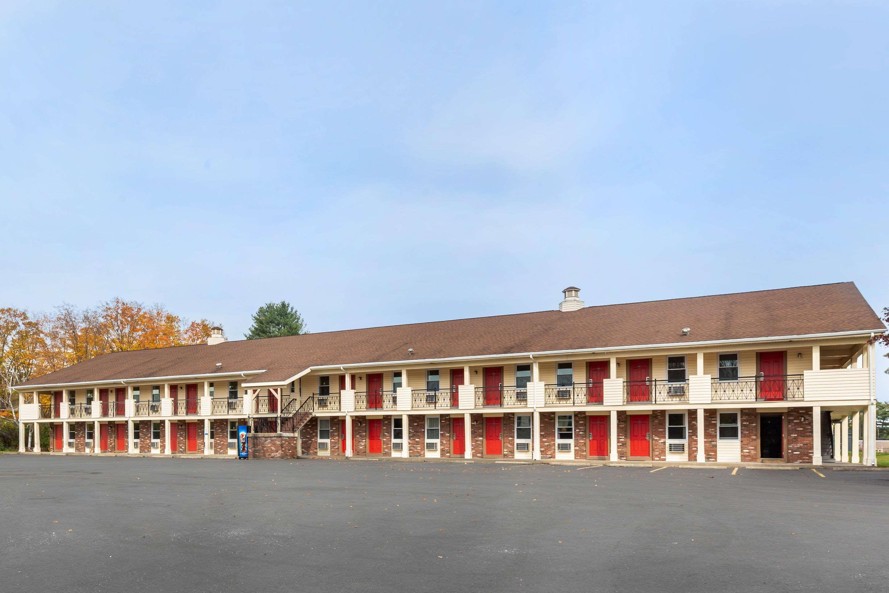 Econo Lodge Sturbridge Route 20 Extérieur photo