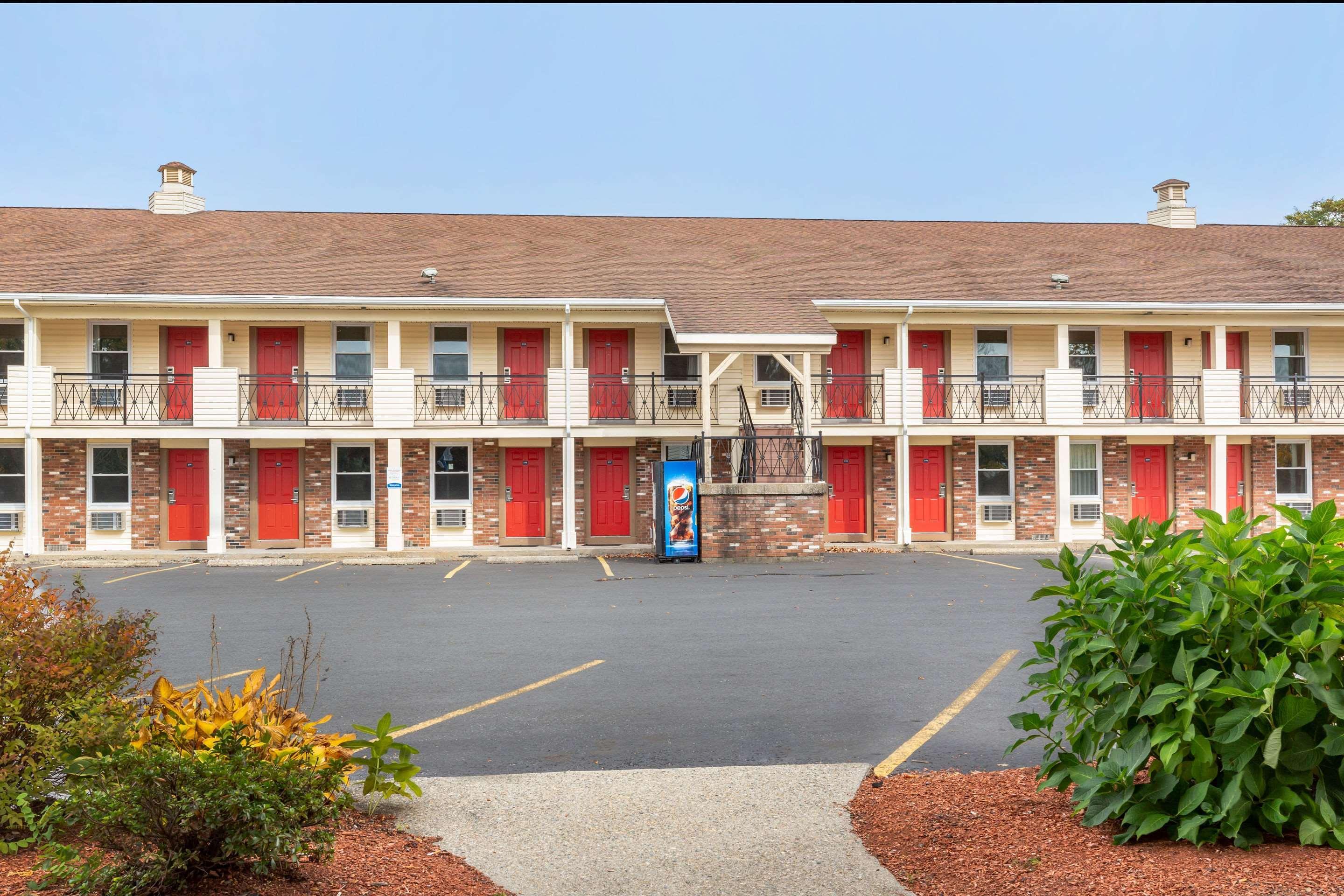Econo Lodge Sturbridge Route 20 Extérieur photo