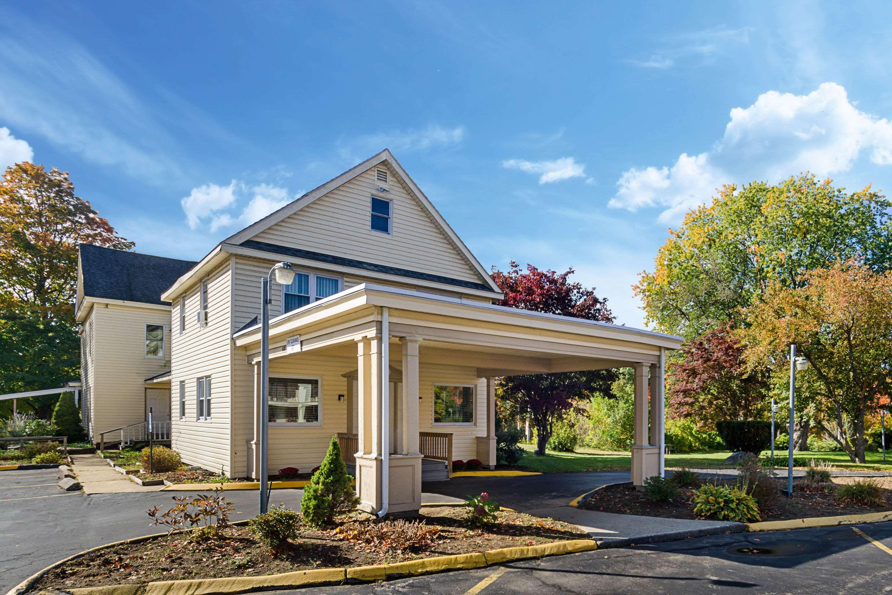 Econo Lodge Sturbridge Route 20 Extérieur photo