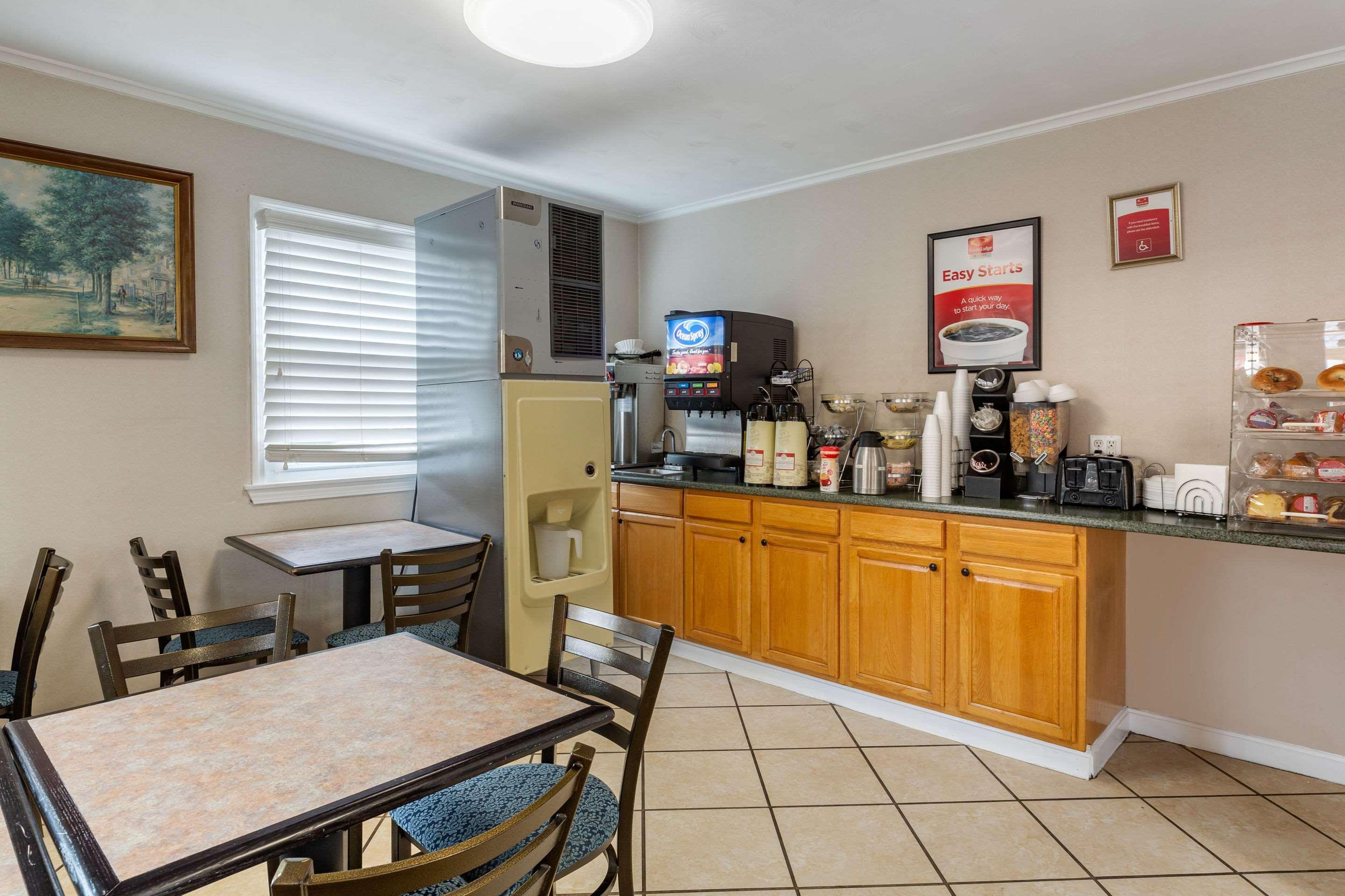 Econo Lodge Sturbridge Route 20 Extérieur photo